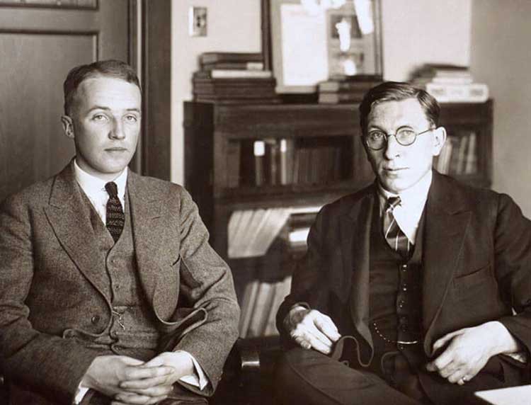 フレデリック バンティングとチャールズ ベスト、トロント大学にて (写真右から)
